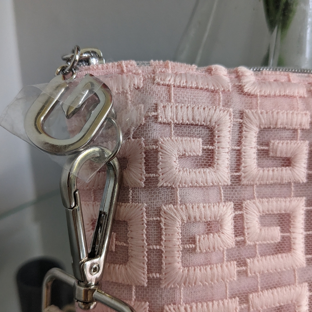 Givenchy - Picture 4 of 6